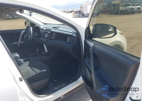 2017 Toyota Rav4 Le z USA, uszkodzony, nr VIN JTMZFREV8HJ702927